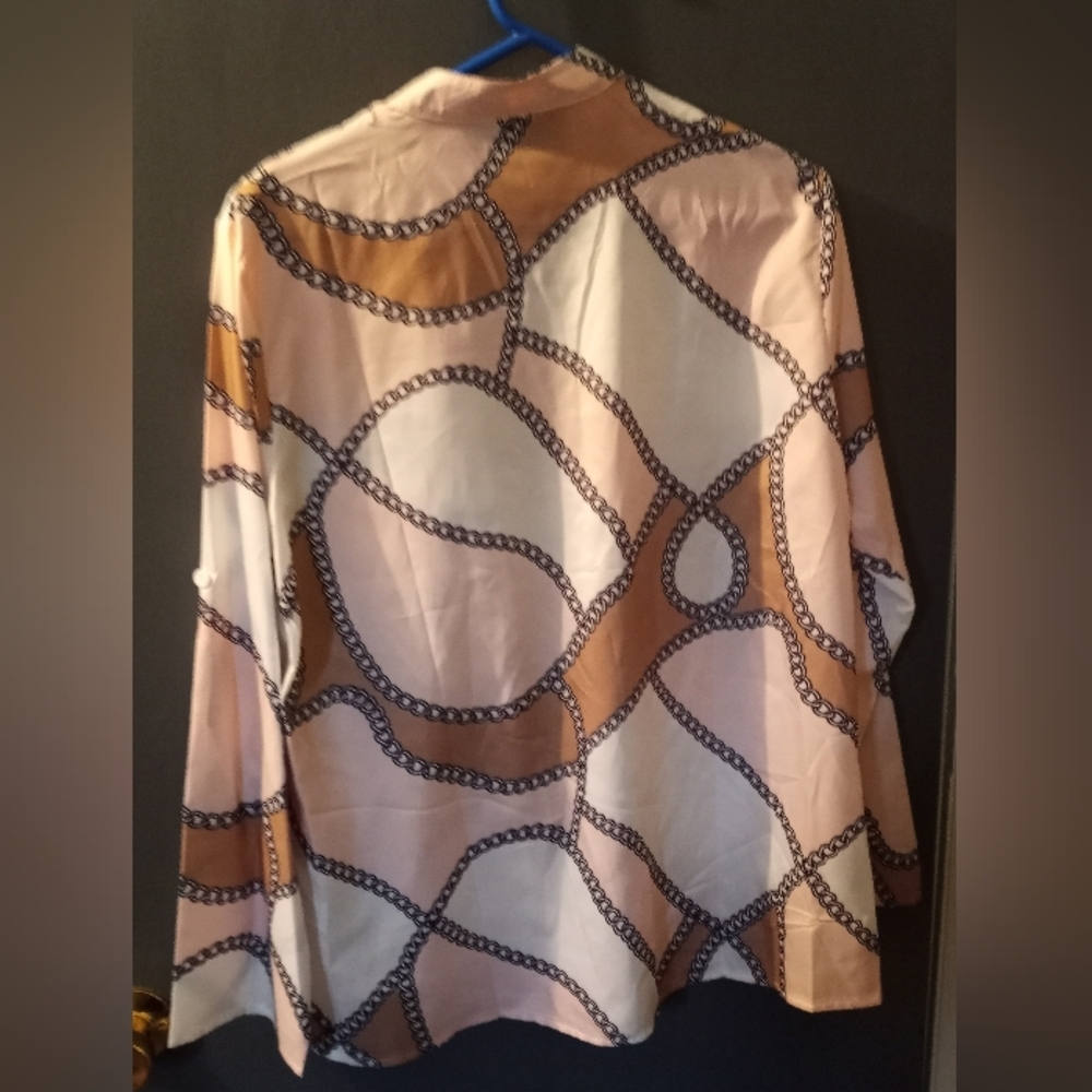 Button-down Longsleeve Blouse - Picture 2 of 4